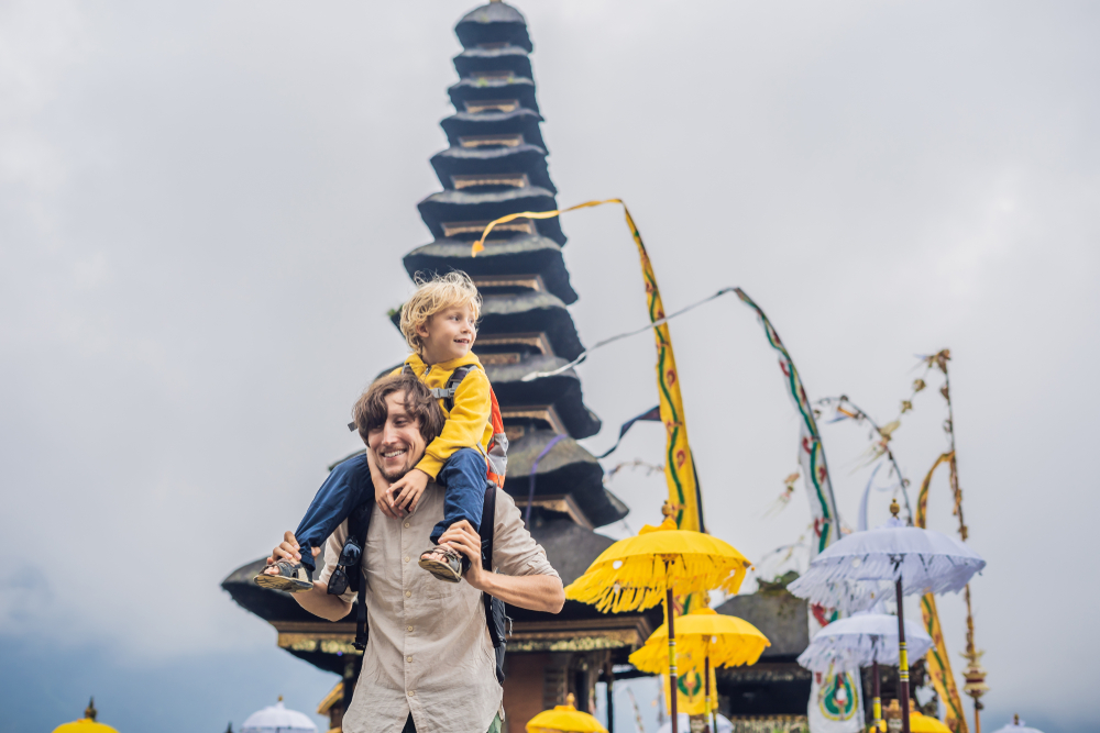 Dad,And,Son,In,The,Background,Of,Pura,Ulun,Danu